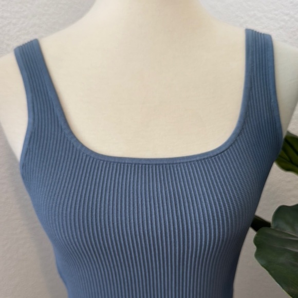 NWT Aritzia Blue Ribbed Sleeveless Crop Tank Top - Picture 2 of 10